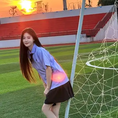 邱玲